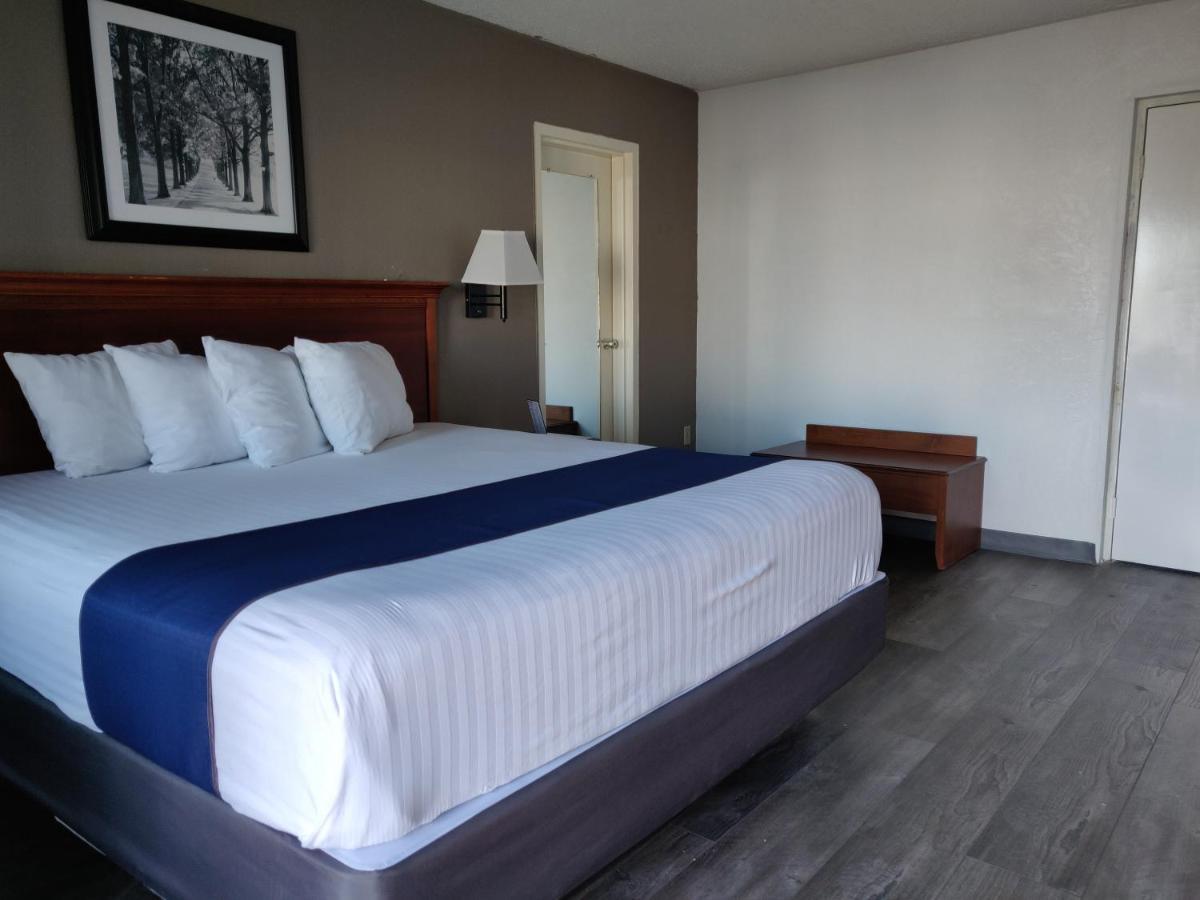 Cedar Cove Motel